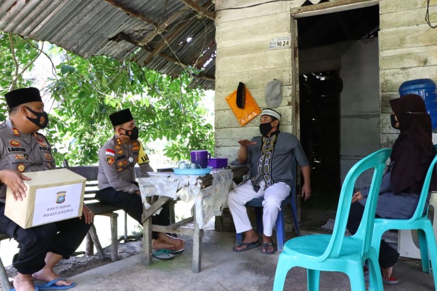 Kapolres Karimun Bakti Sosial kepada Bapak Suidi yang menderita Asma Akut