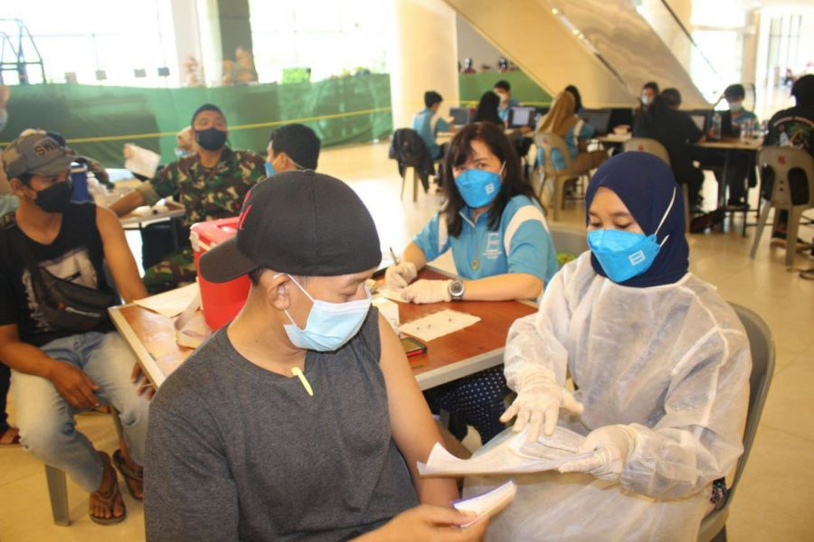 Sebanyak 8000 Warga Batam Terima Dosis Vaksin Tahap Tiga